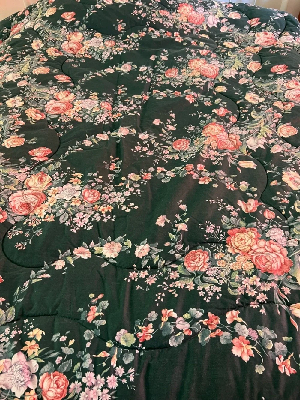 Vtg Mario Buatta Marissa Quilted  Reversible Roses Floral Twin Comforter 62”x86”
